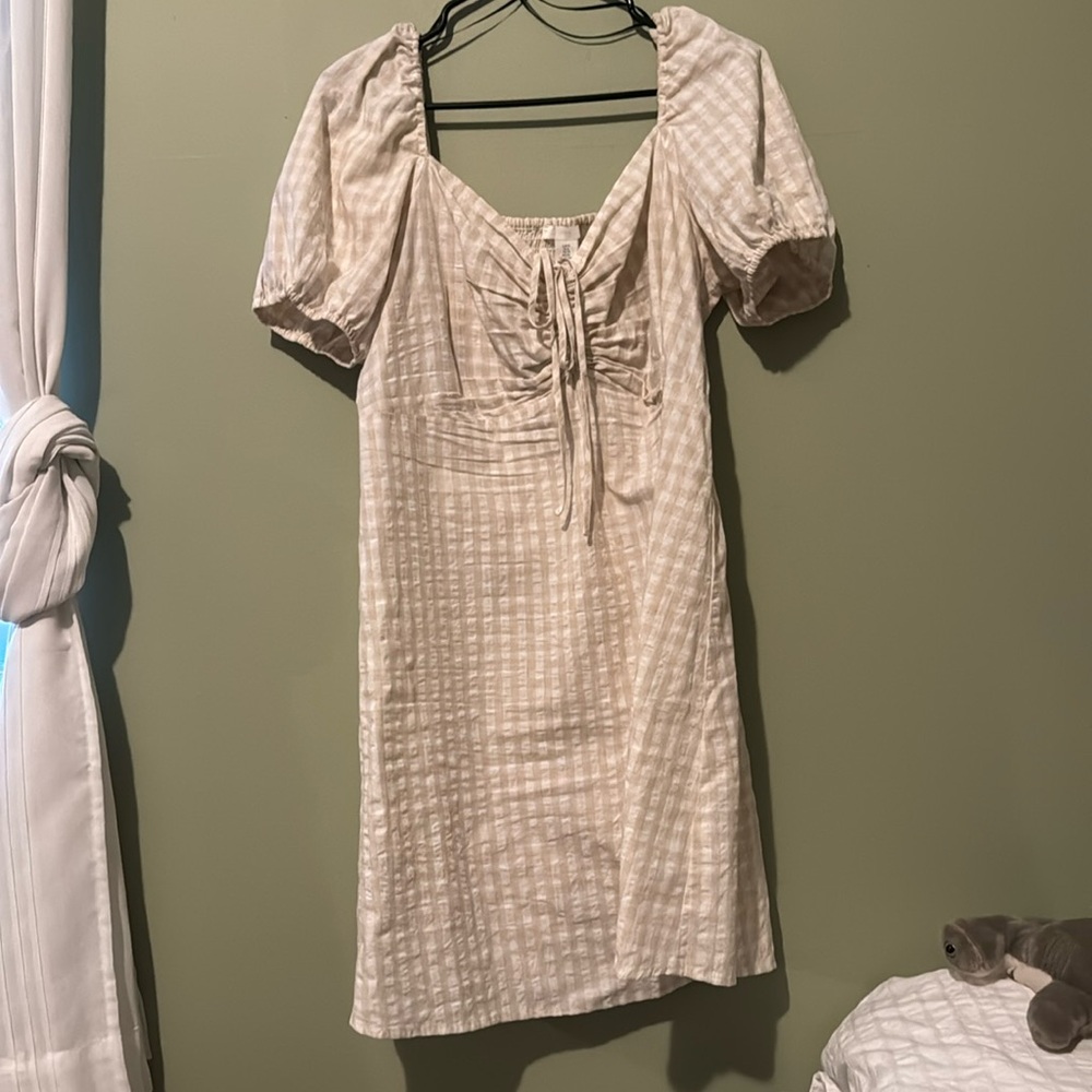 Puff-sleeve mini dress